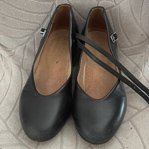 Eurotard black Pivot Leather Character Shoe with 1.5" Heel A2213A